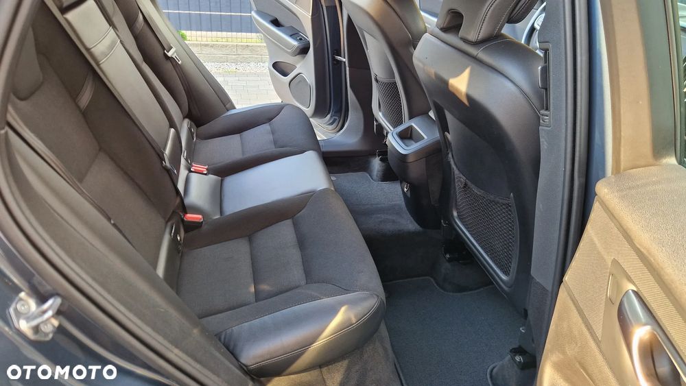 Volvo XC 60 D4 Momentum Pro - 25