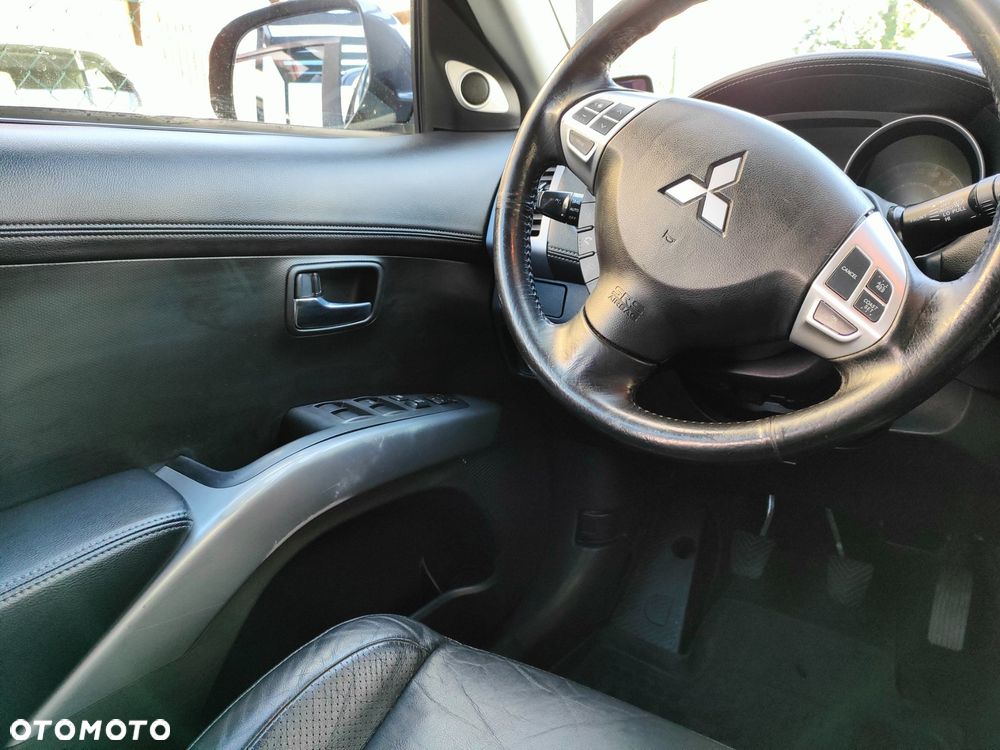 Mitsubishi Outlander - 10