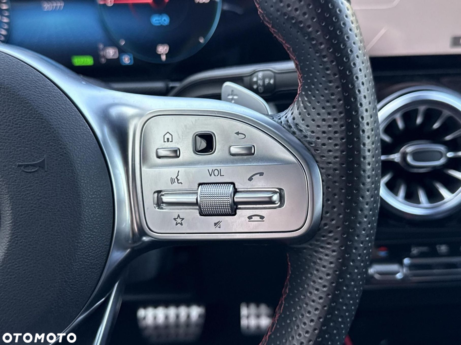Mercedes-Benz EQA 300 66.5kWh 4-Matic AMG Line - 28