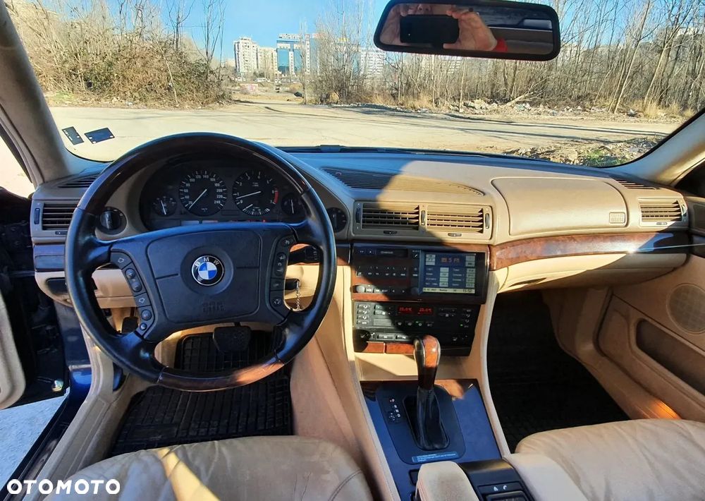 BMW Seria 7 735i L - 8