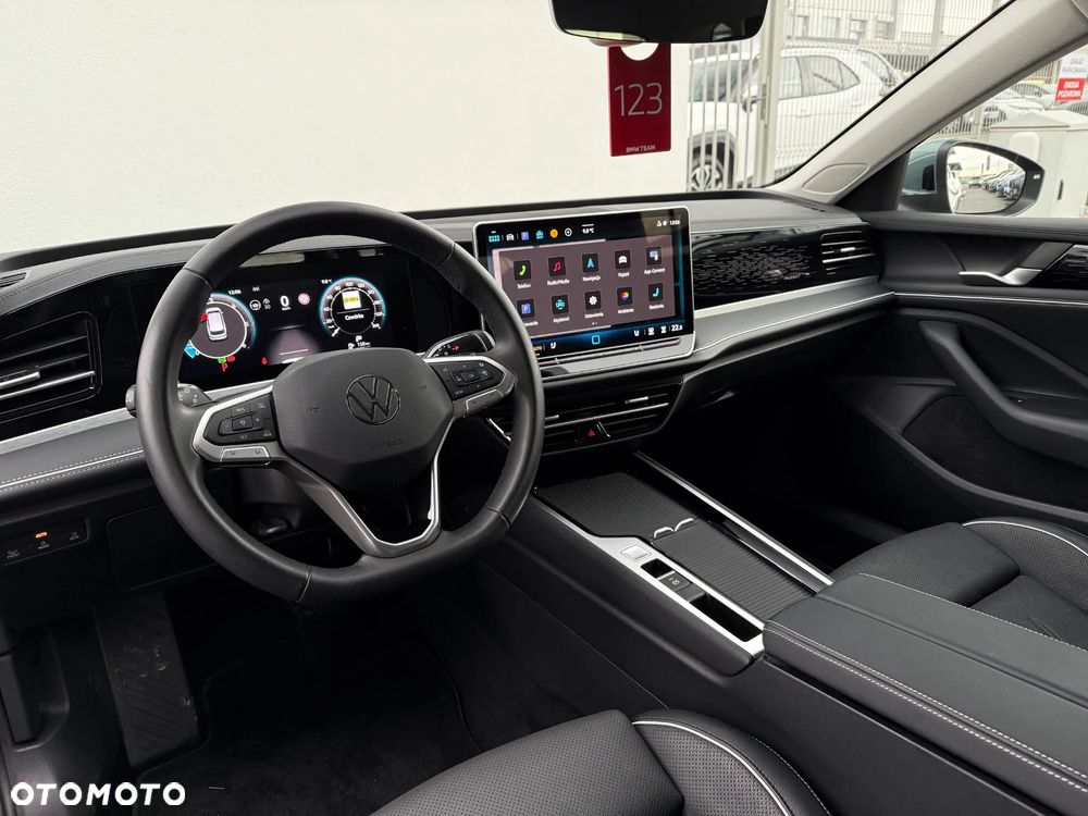 Volkswagen Passat Variant 2.0 TDI SCR DSG Elegance - 14