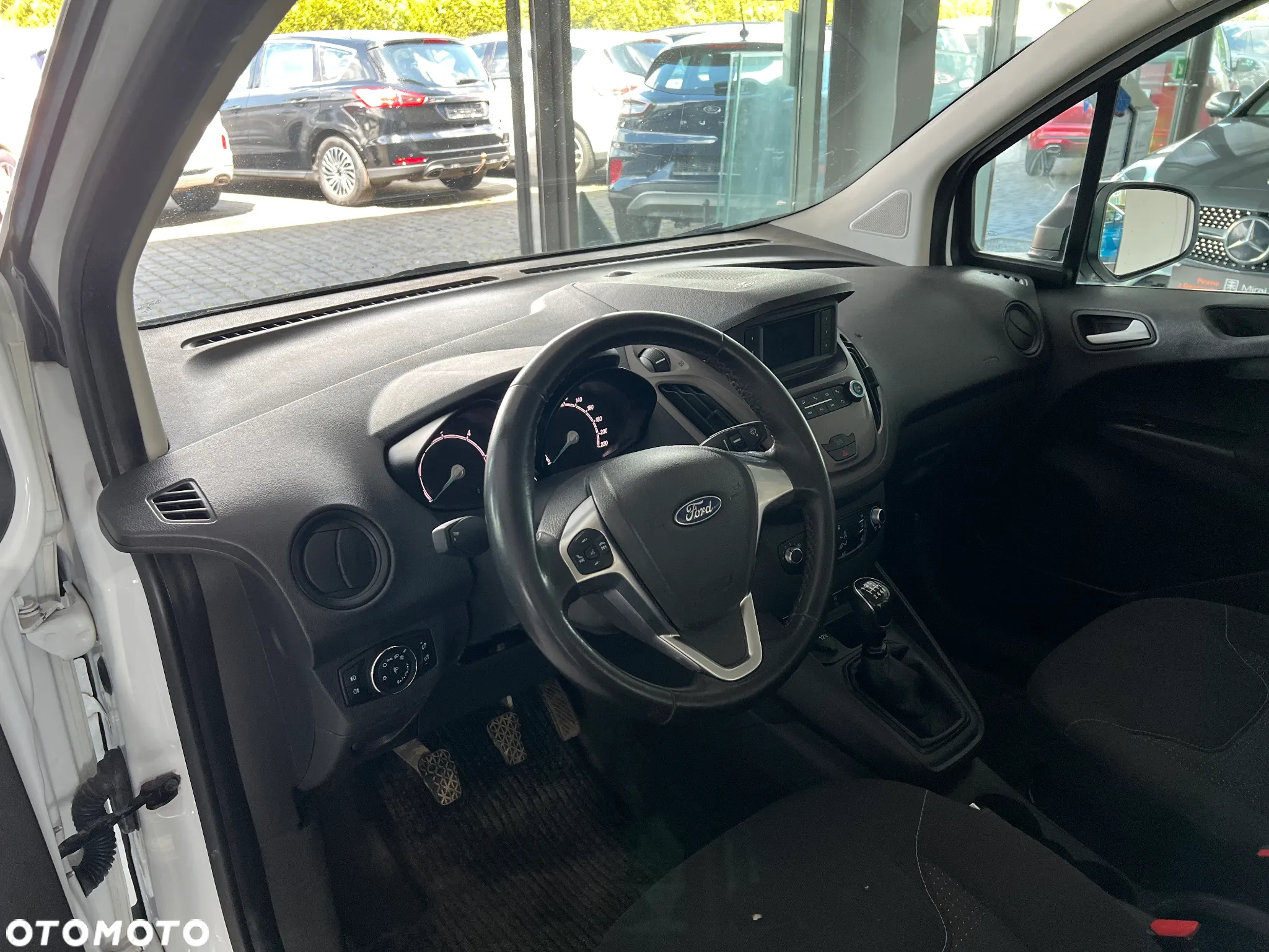 Ford Courier - 17