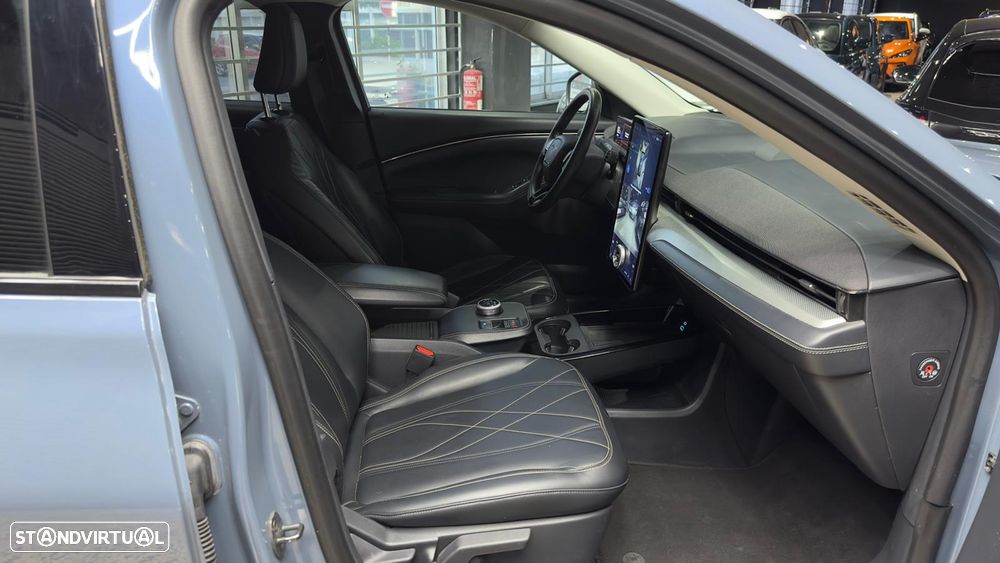 Ford Mustang Mach-E Standard - 28