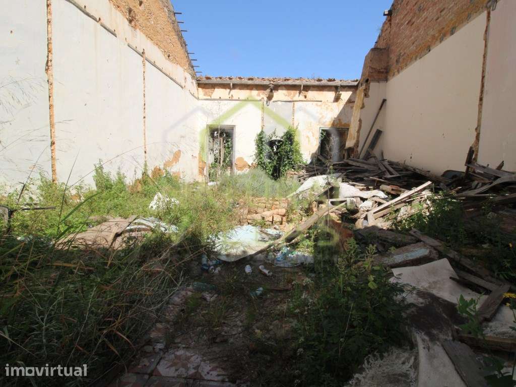 Casa Tradicional com Projeto para Moradia T4 com Piscina em Faro - Grande imagem: 2/8