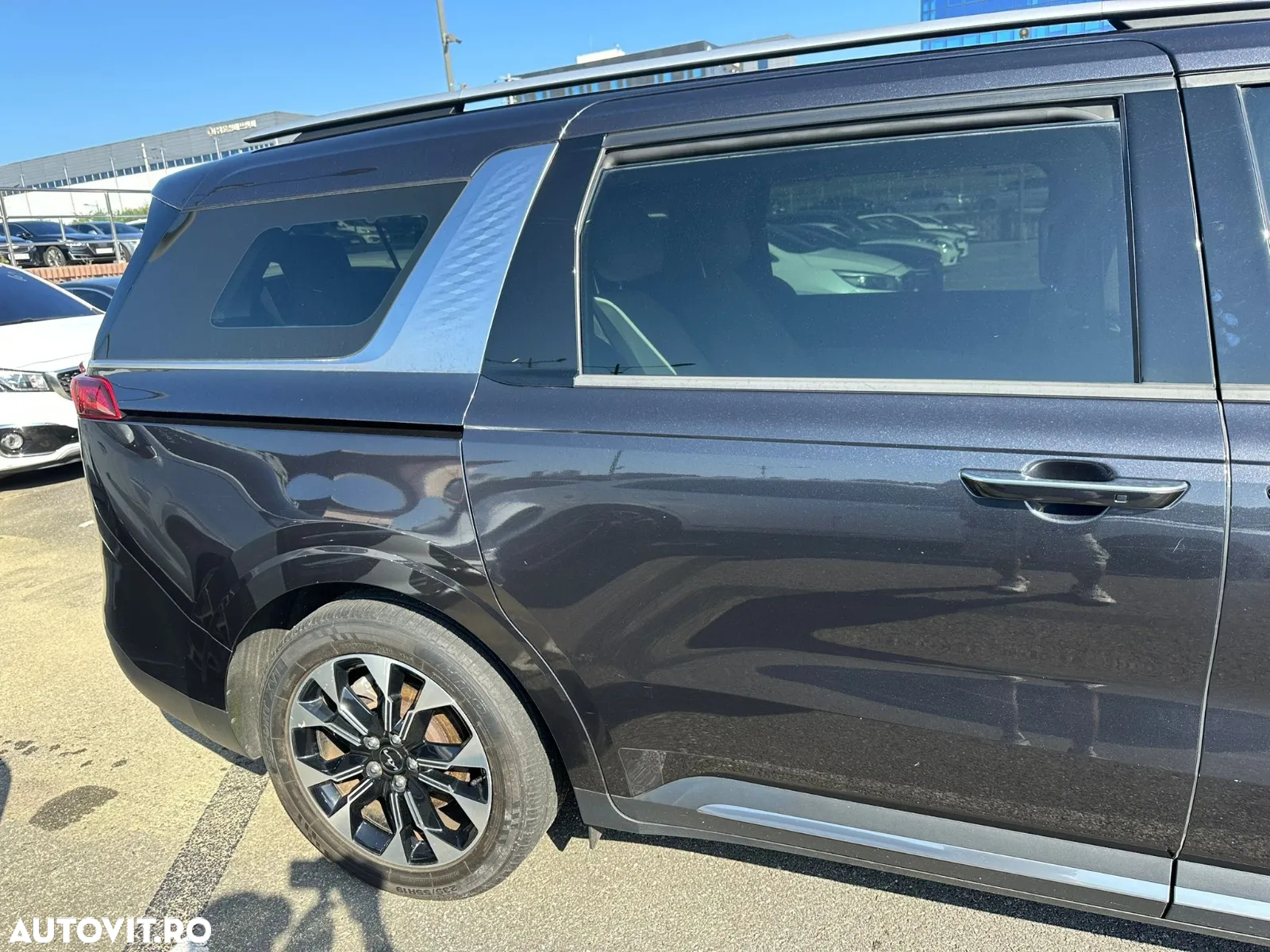 Kia Carnival - 14