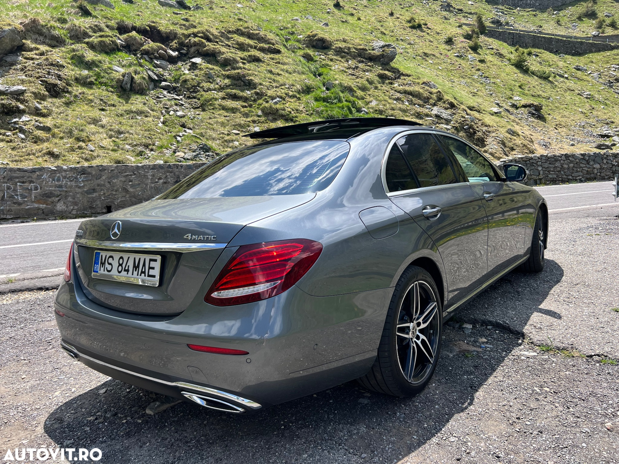 Mercedes-Benz E 220 d 4Matic 9G-TRONIC AMG Line - 28