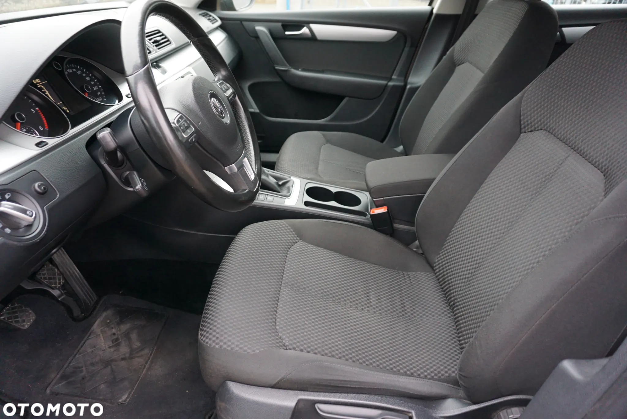 Volkswagen Passat 1.6 TDI DPF BlueMotion - 8