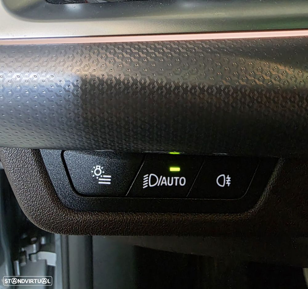 BMW iX2 eDrive20 Pack Desportivo M Pro - 34