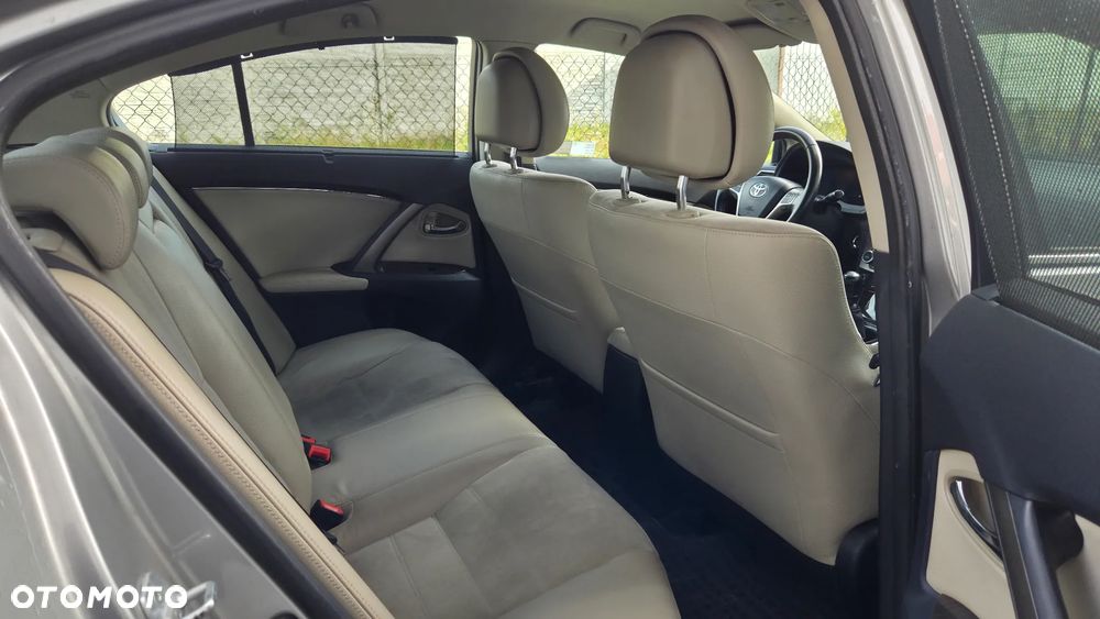 Toyota Avensis 1.8 Sol plus NAVI - 10