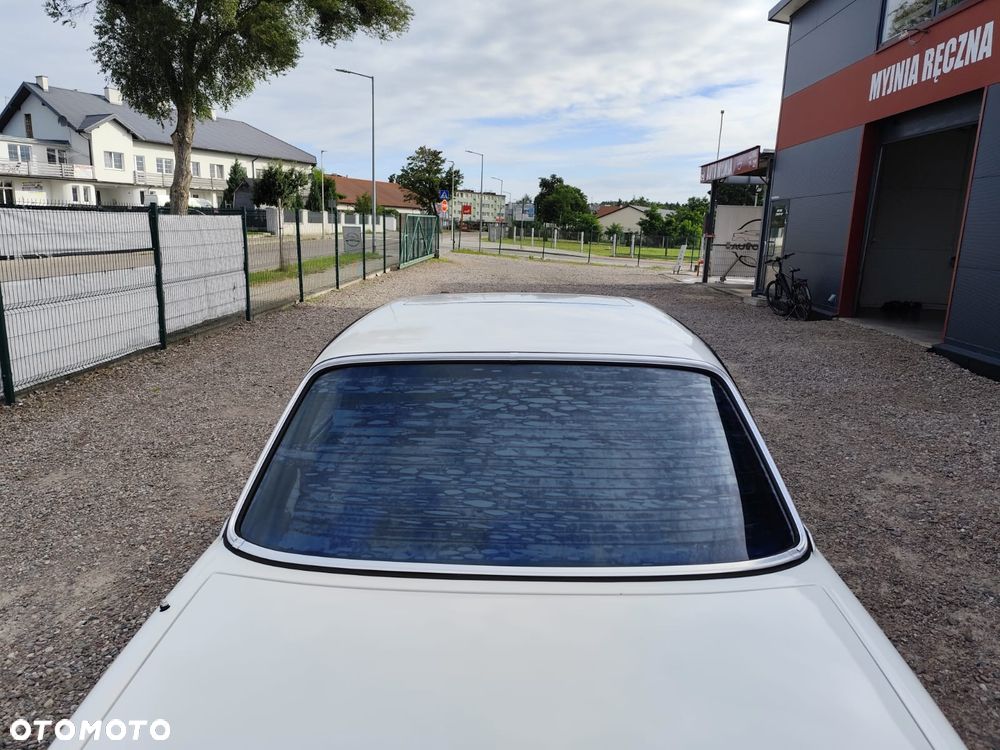 Mercedes-Benz W123 - 12