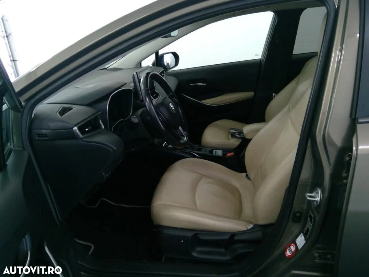 Toyota Corolla 1.8 HSD TS Exclusive - 6