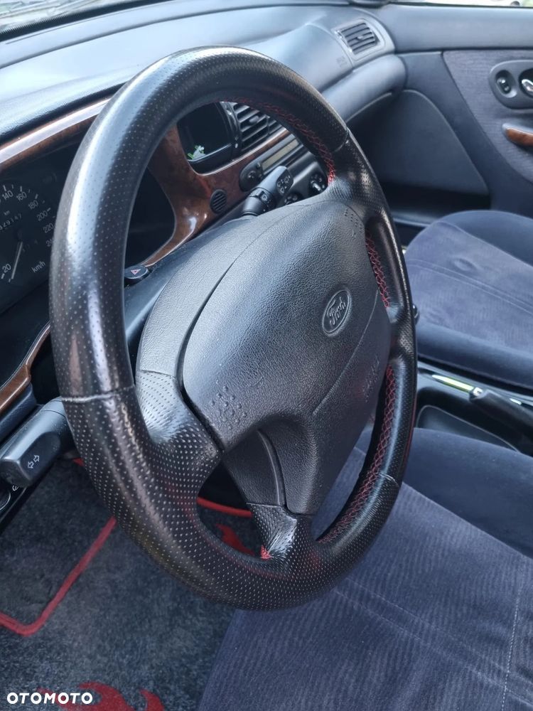 Ford Mondeo 2.0 Ghia - 14