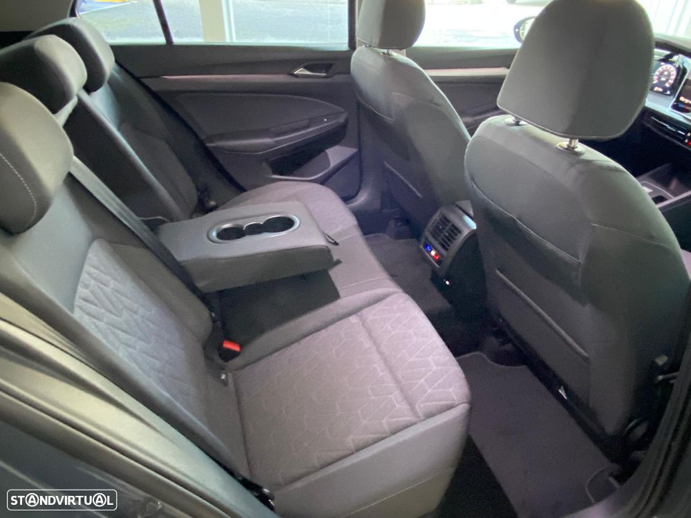 VW Golf 1.5 eTSI Urban DSG - 28