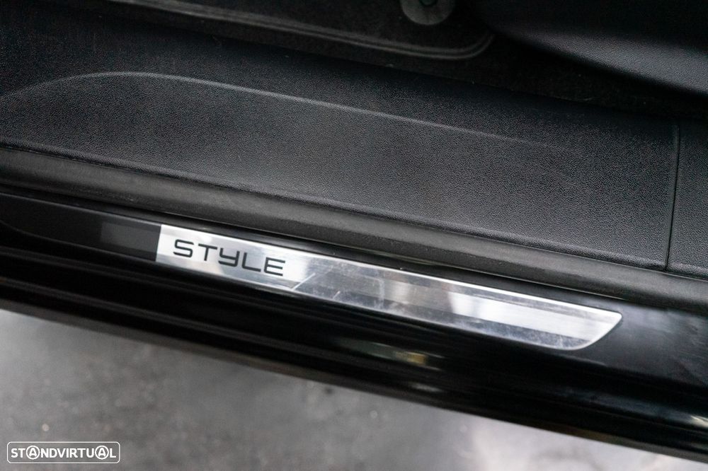 Peugeot 208 1.2 PureTech Style - 23