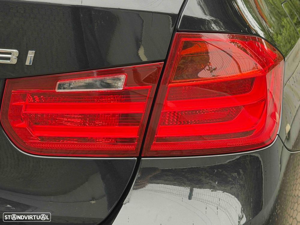 BMW 328 i Auto Line Sport - 25