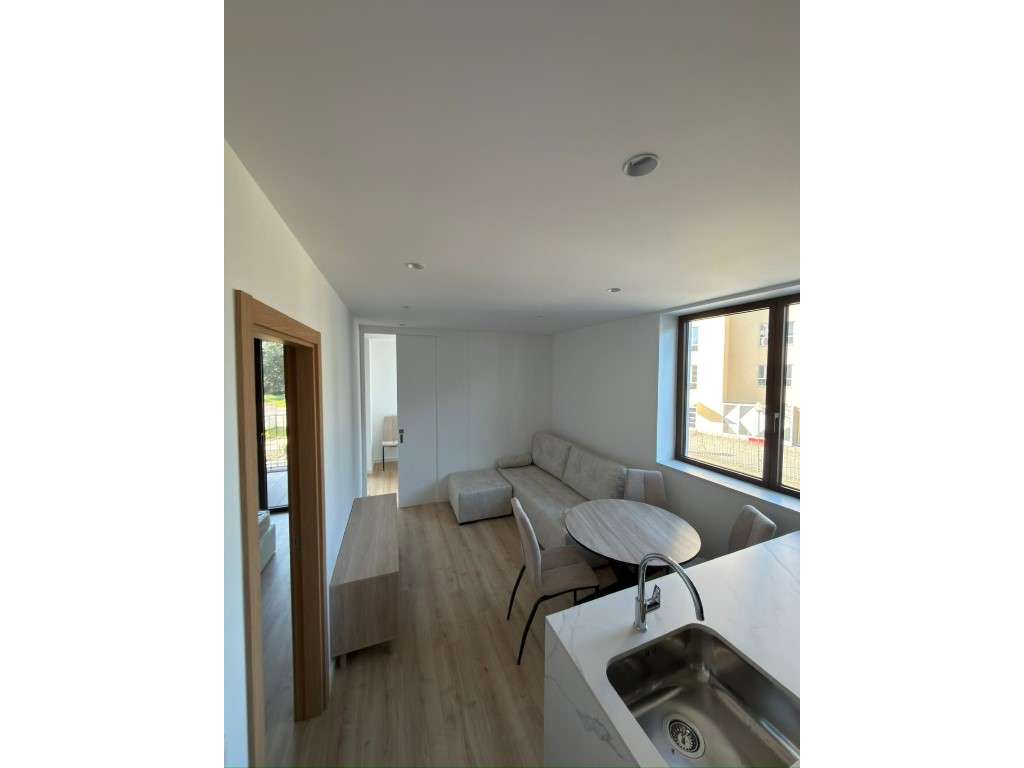 Apartamento T1 convertido em T2, inserido condomínio fechado - Empr... - Grande imagem: 2/38