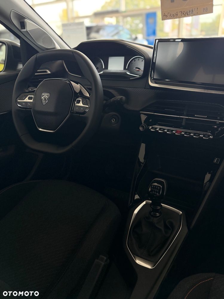 Peugeot 208 - 12