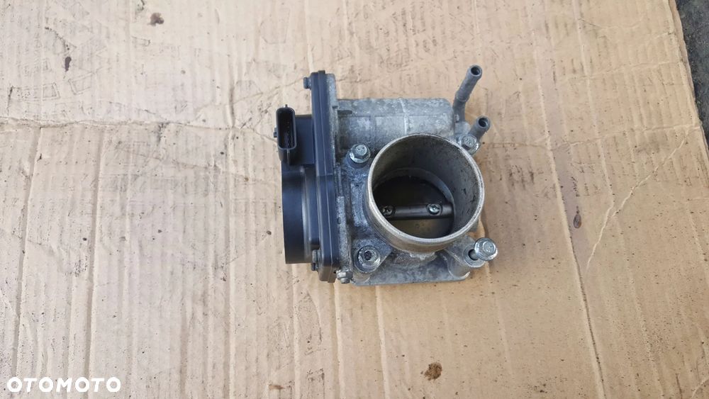 Przepustnica 1.6 B Hitachi 526-01 Nissan Qashqai I J10 - 1