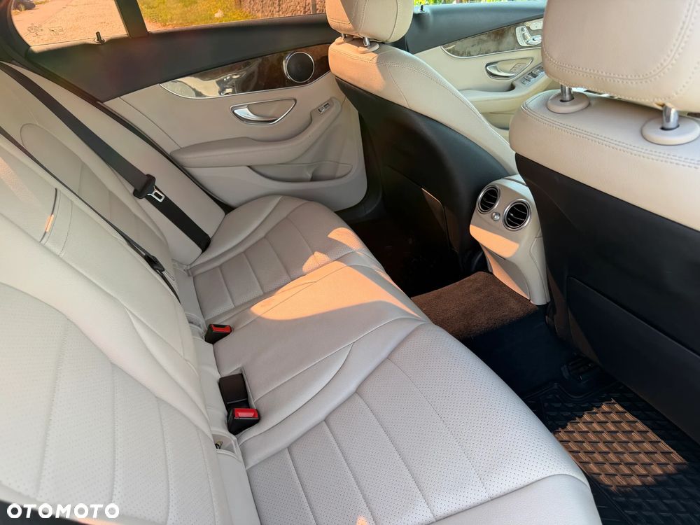 Mercedes-Benz Klasa C 300 9G-TRONIC - 36