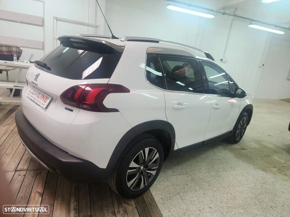 Peugeot 2008 1.2 PureTech Allure - 12