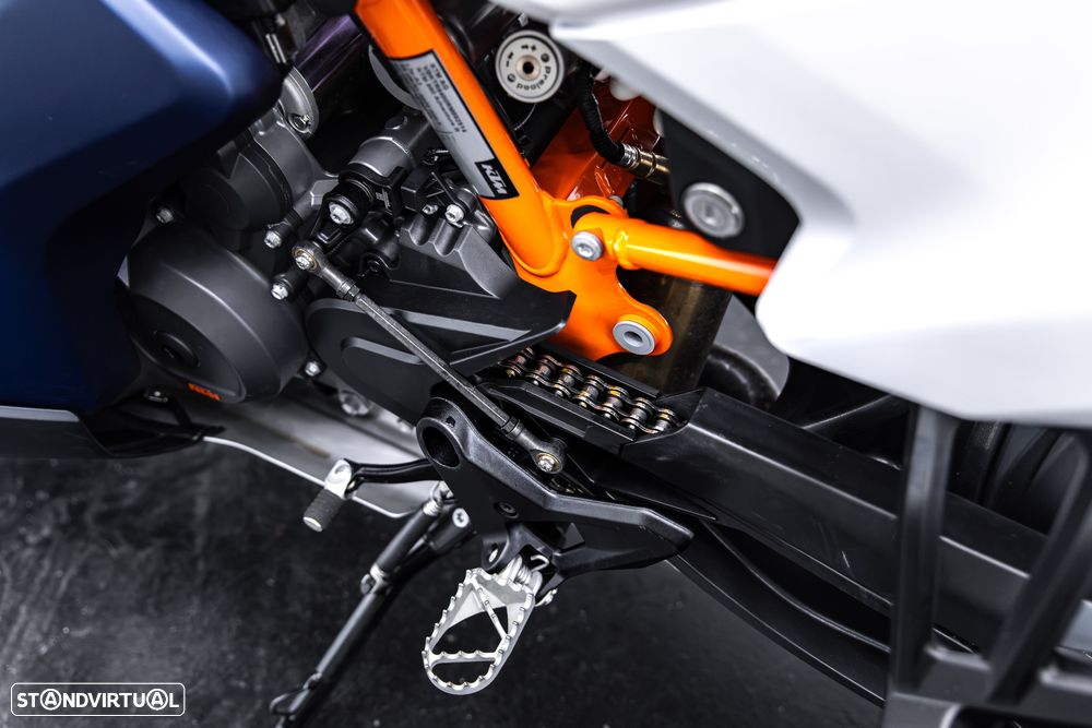 KTM 890 - 23