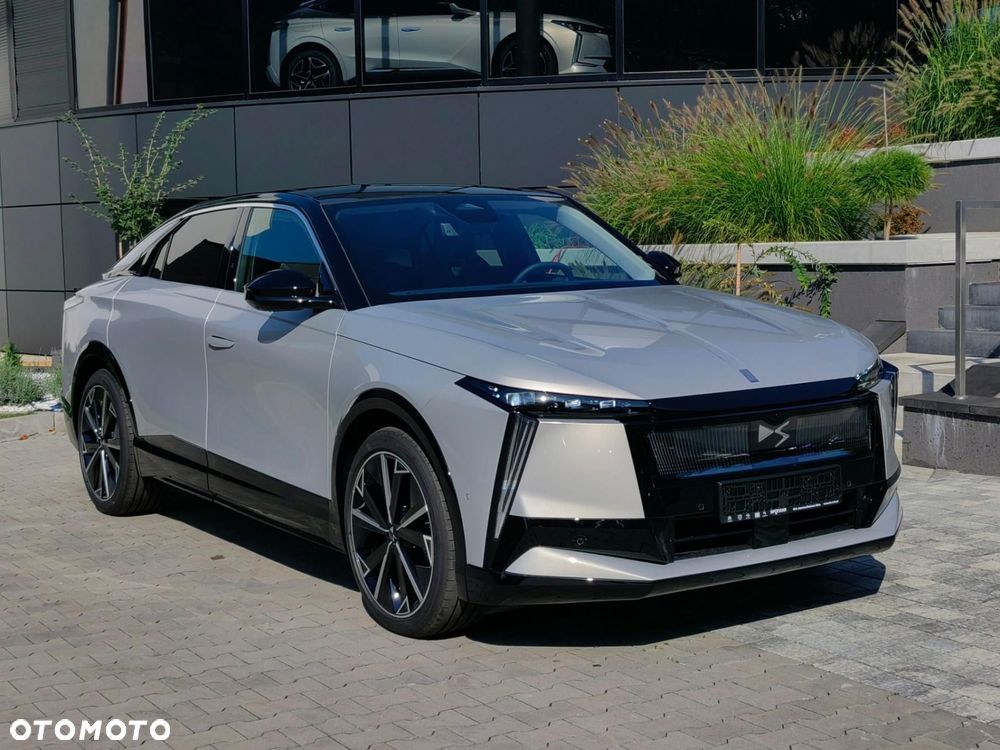 DS Automobiles N°8 - 6