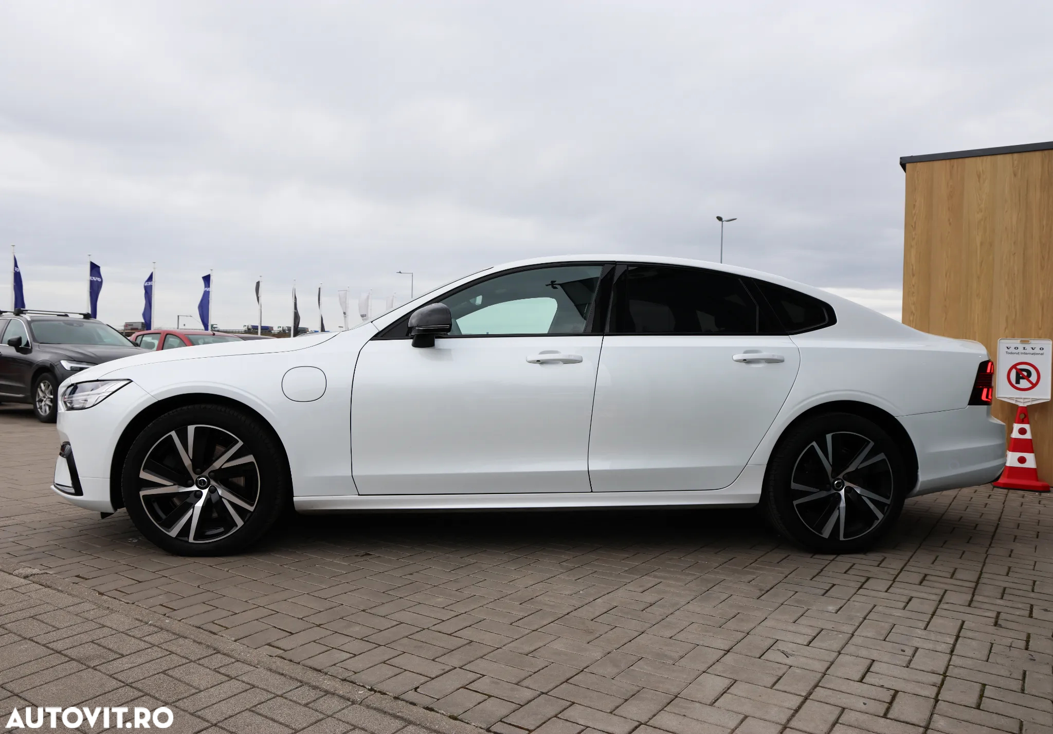 Volvo S90 T8 Twin Engine AWD Geartronic R Design - 10