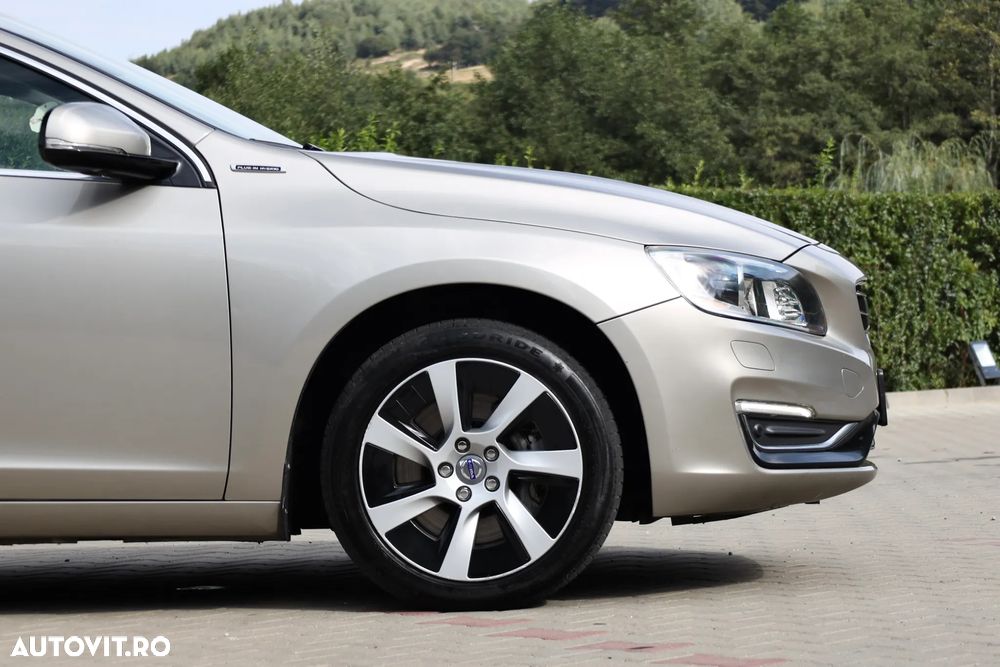 Volvo V60 D6 Plug-In-Hybrid AWD Geartronic Momentum - 26