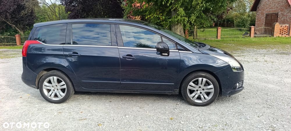 Peugeot 5008 - 8