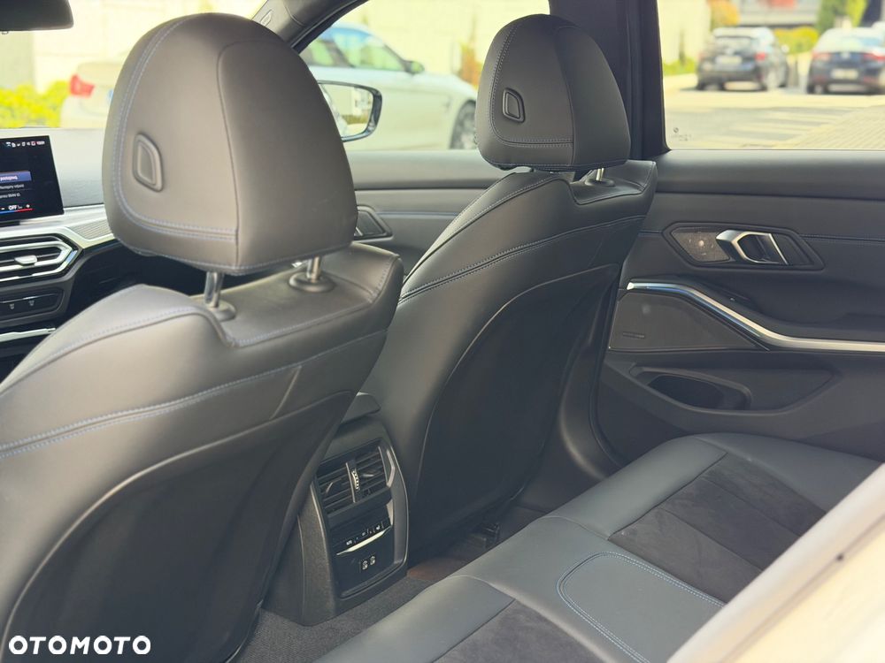 BMW Seria 3 330i M Sport - 13