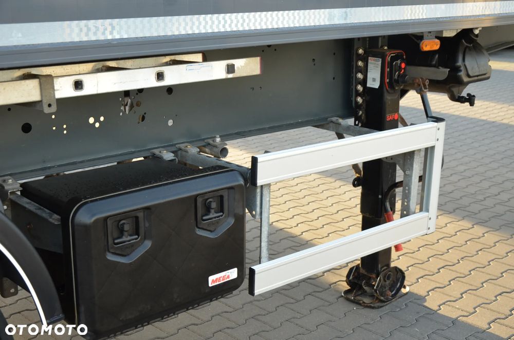 Mega LIGHT / BENALU / WYWROTKA ALU 50 m3 / 10.2023r / KLAPO DRZWI / OŚ POD. / 6150kg / SAF / 0473 - 12