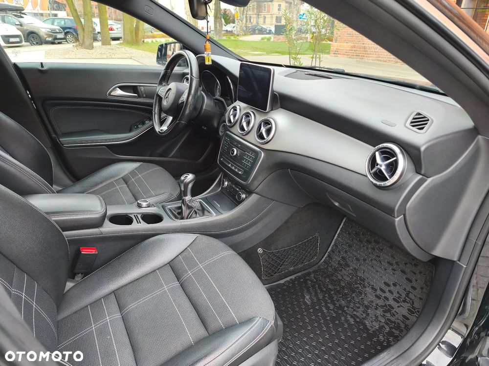 Mercedes-Benz CLA 180 AMG Line - 18
