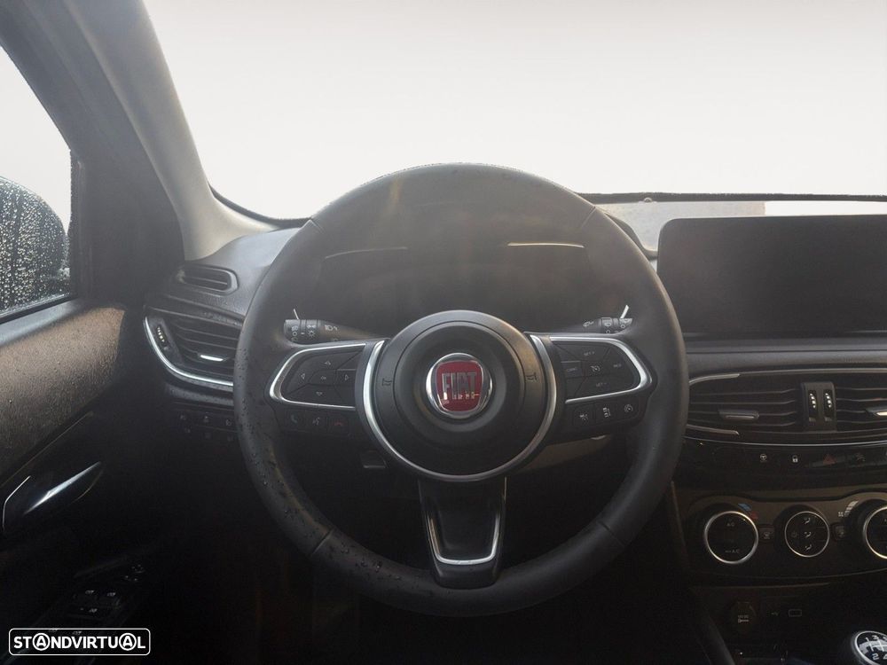 Fiat Tipo Cross 1.0 GSE T3 — fotografia 12