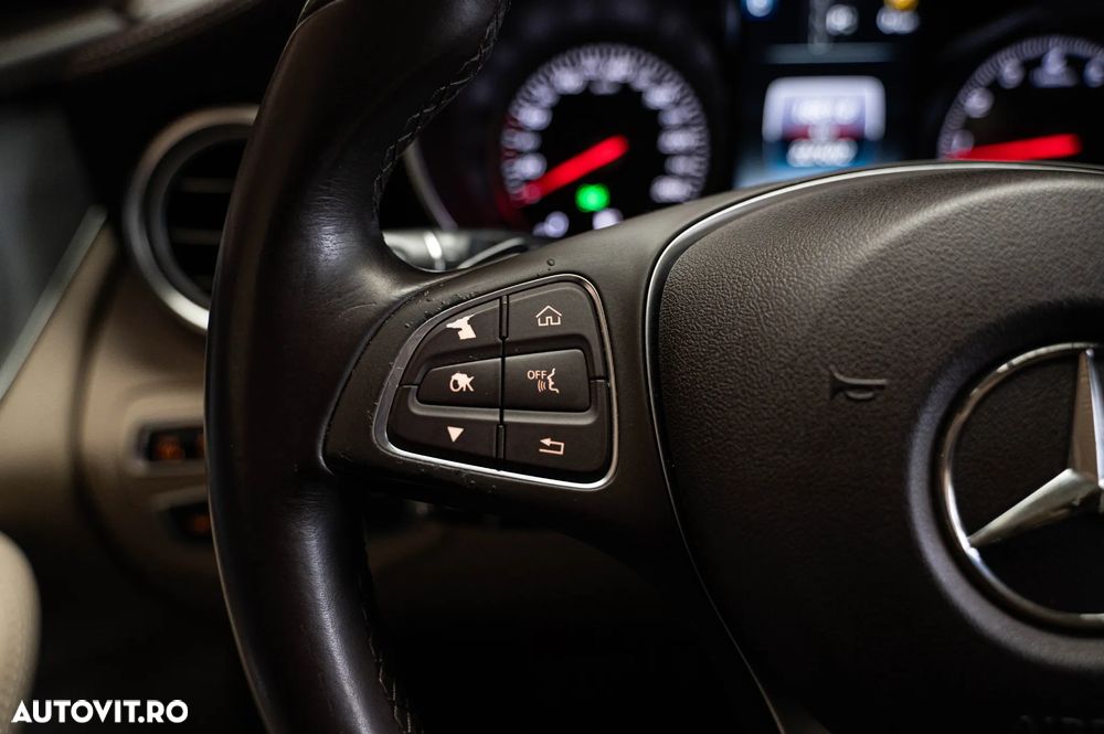 Mercedes-Benz GLC 250 4Matic 9G-TRONIC AMG Line - 23