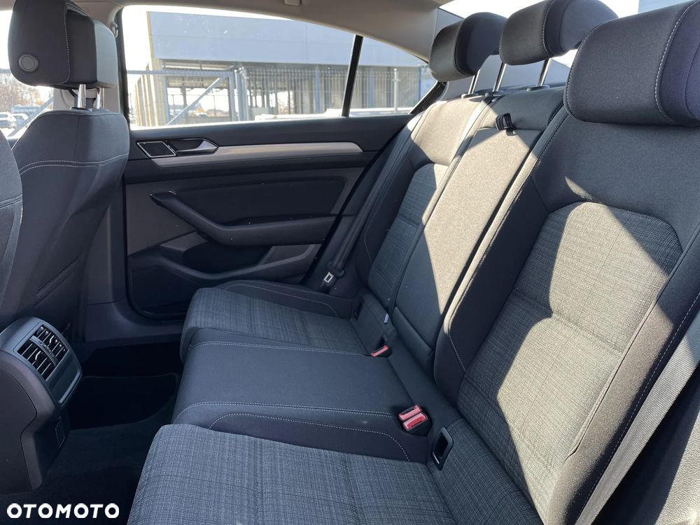 Volkswagen Passat - 15