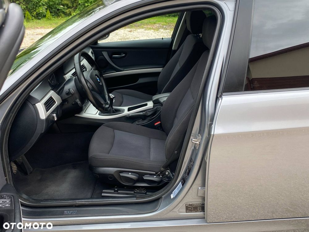 BMW Seria 3 318i - 18