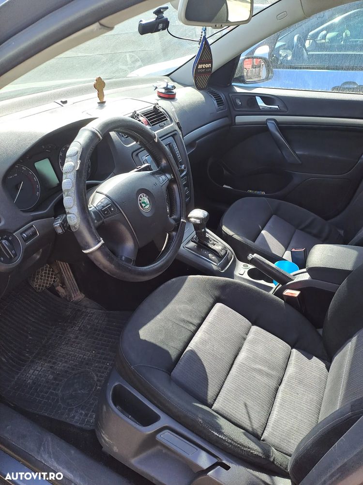 Skoda Octavia 2.0TDI Ambiente DSG - 8