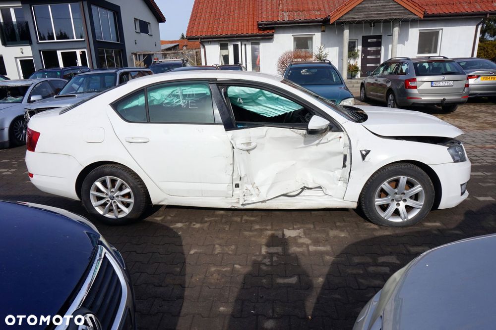 SKODA OCTAVIA III 5E3 LB LIFTBACK 2014 LF9E 1.6 TDI CLHA 105KM MWX BIAŁY na części - 6