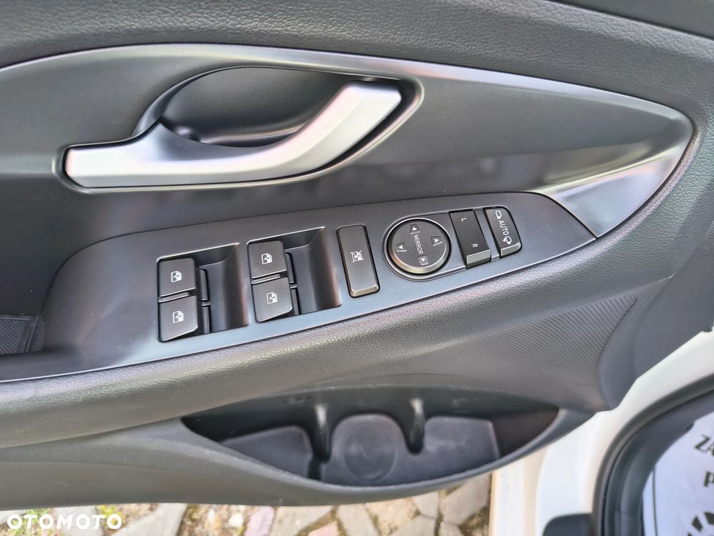 Hyundai i30 blue Kombi 1.6 CRDi Premium - 8