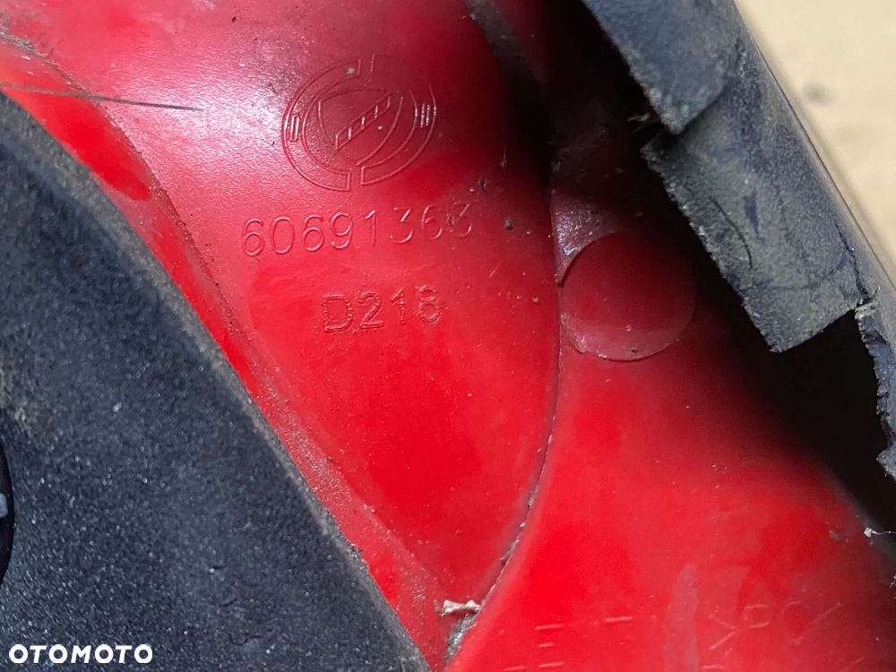 LAMPA TYLNA PRAWA ALFA ROMEO 159 KOMBI 60691363 - 6
