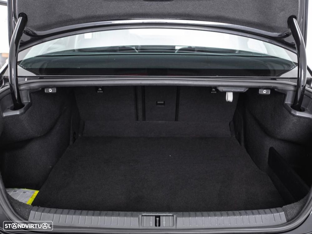 VW Passat - 13