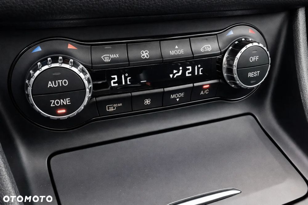 Mercedes-Benz GLA 250 4-Matic AMG Line - 23