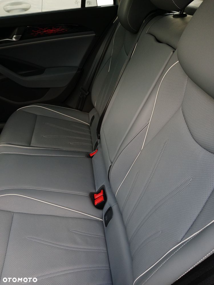Volkswagen Passat - 17