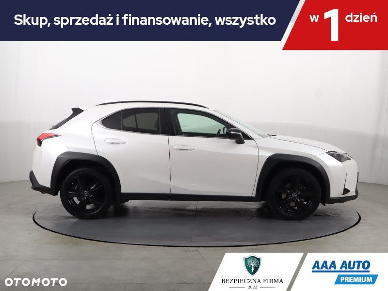Lexus UX - 8