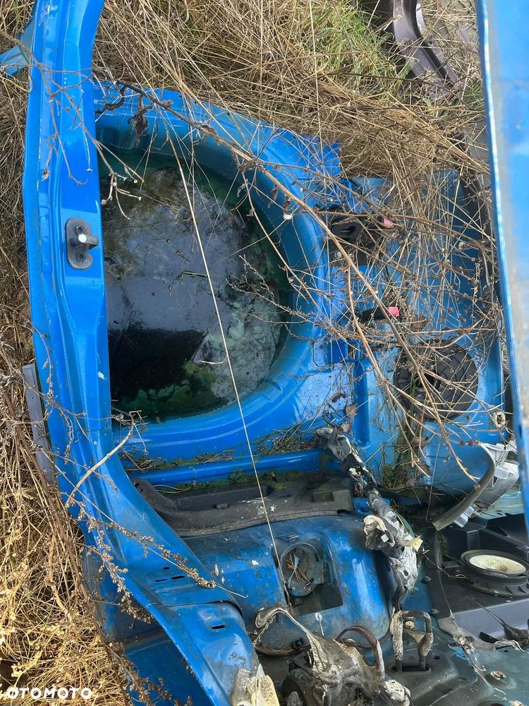 PAS TYLNY Z WANNĄ VOLKSWAGEN UP 3 DRZWI