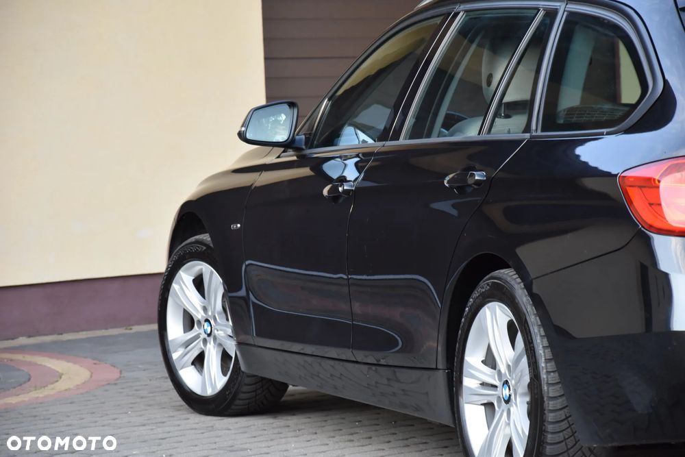 BMW Seria 3 320d Sport Line - 11