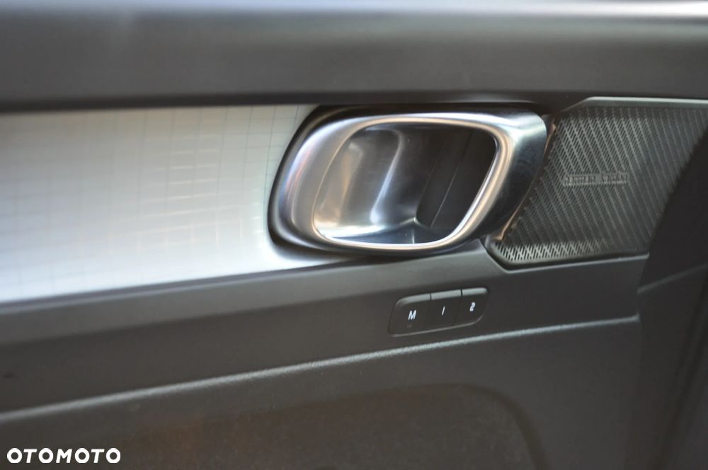 Volvo XC 40 T3 Momentum Pro - 36