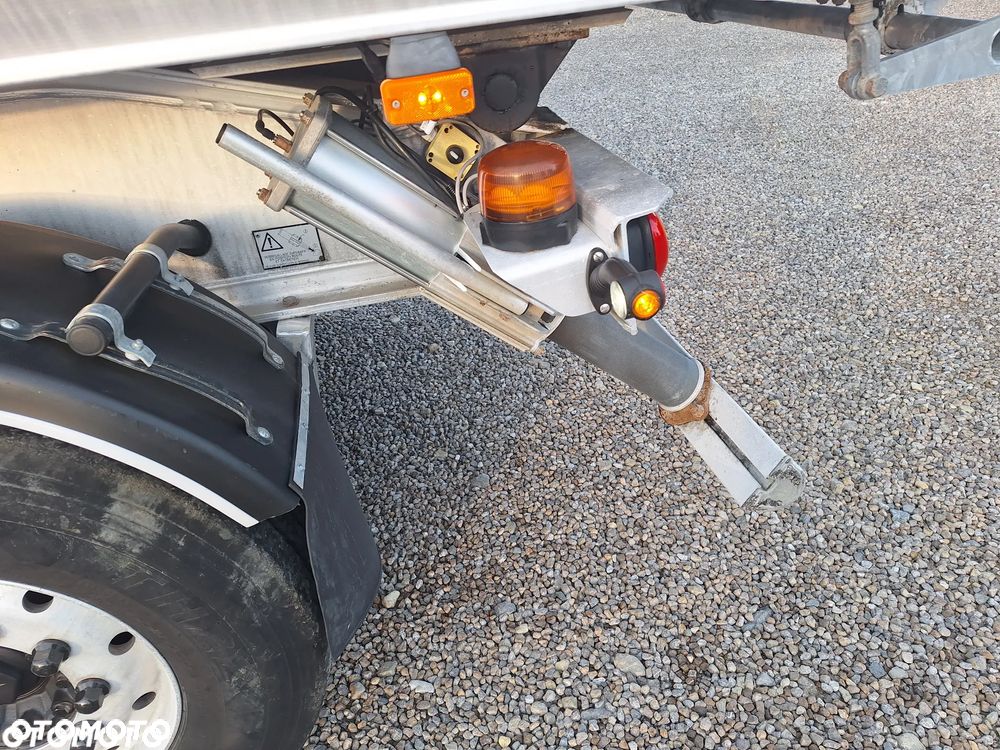 Benalu 28m3 / 2013 / 2 osie podnoszone / Import Francja - 12