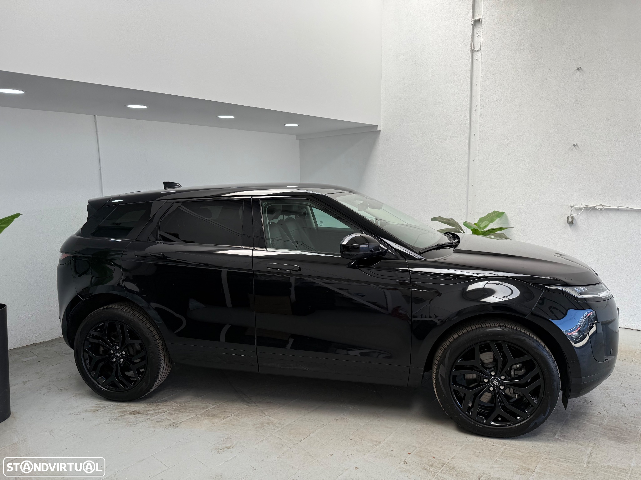Land Rover Range Rover Evoque 1.5 P300e AWD R-Dynamic HSE Auto - 2