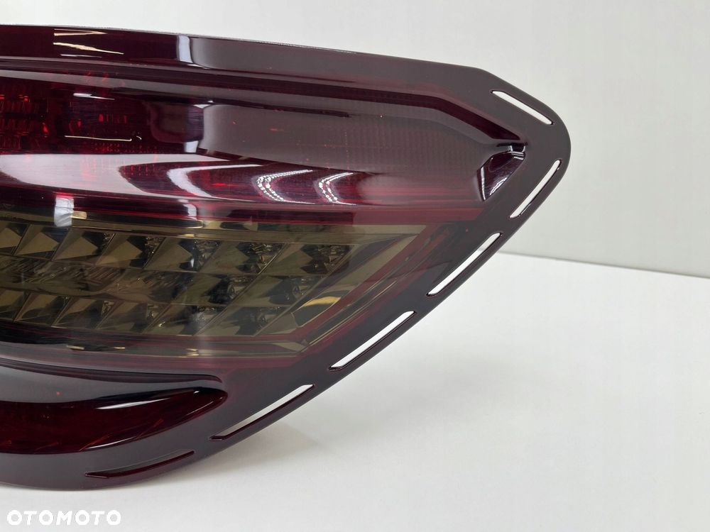 MERCEDES W204 C63 AMG LAMPY TYŁ W BŁOTNIK KOMPLET A2048202064 A2048201964 - 8